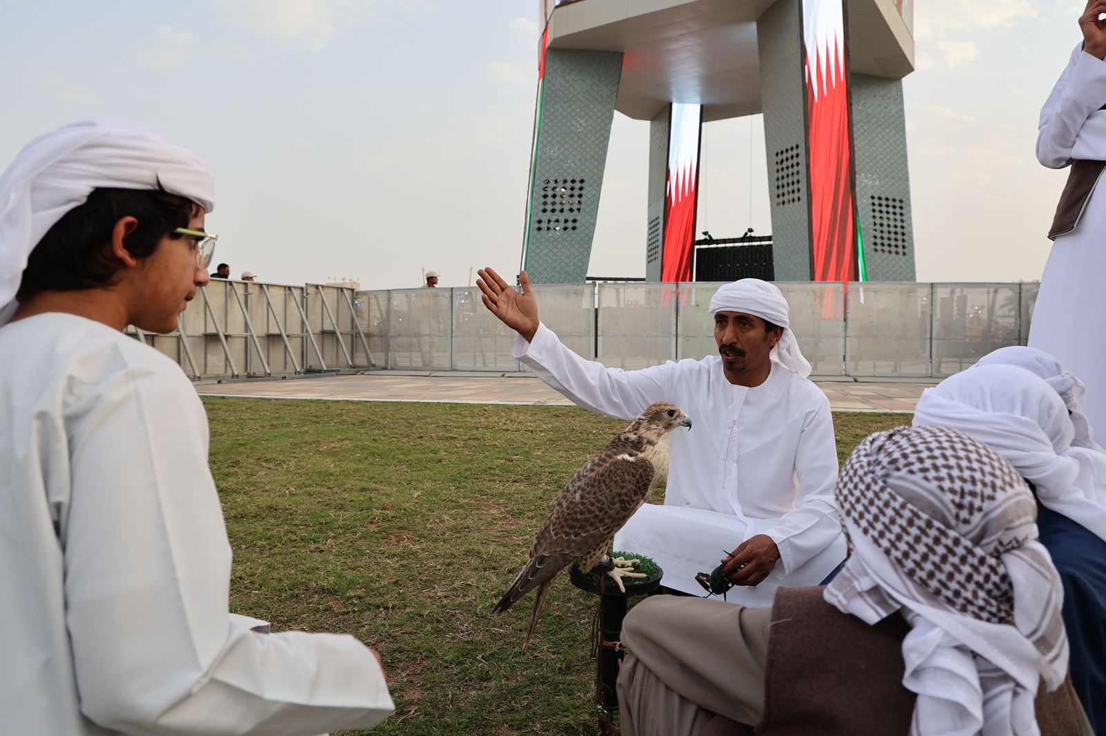 نادي صقّاري الإمارات يُطلق فرعًا موسميًا لمدرسة محمد بن زايد للصقارة ضمن مهرجان الشيخ زايد