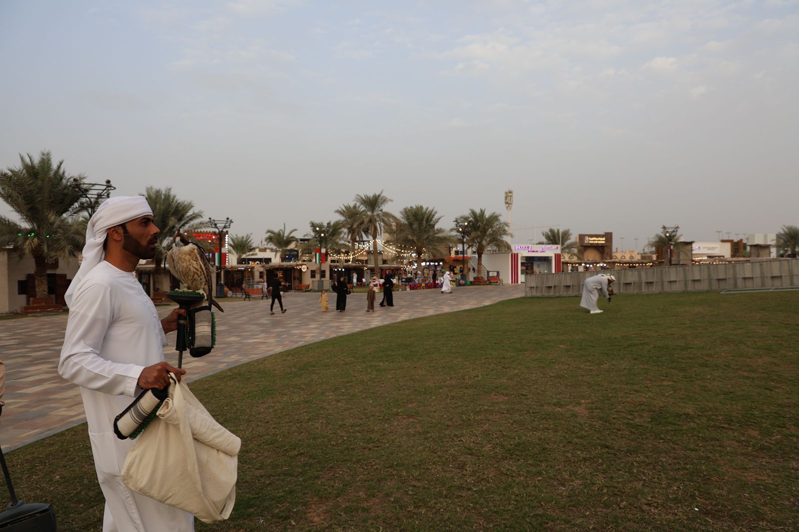 نادي صقّاري الإمارات يُطلق فرعًا موسميًا لمدرسة محمد بن زايد للصقارة ضمن مهرجان الشيخ زايد