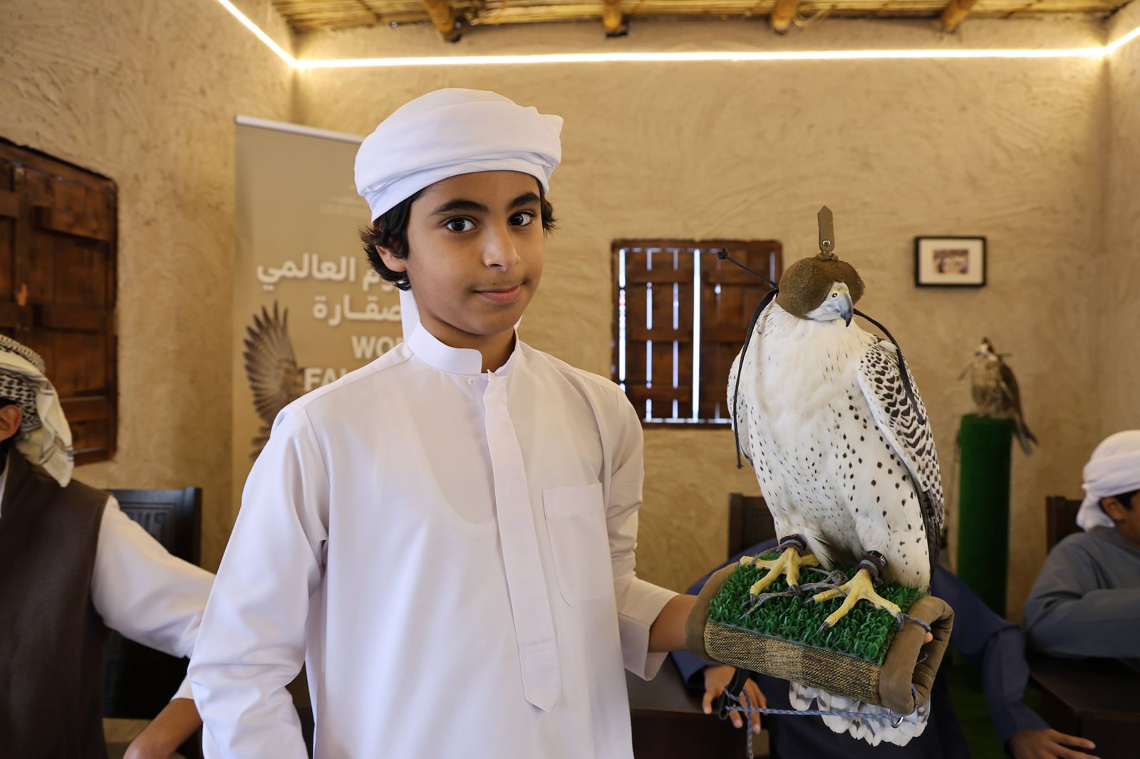 نادي صقّاري الإمارات يُطلق فرعًا موسميًا لمدرسة محمد بن زايد للصقارة ضمن مهرجان الشيخ زايد