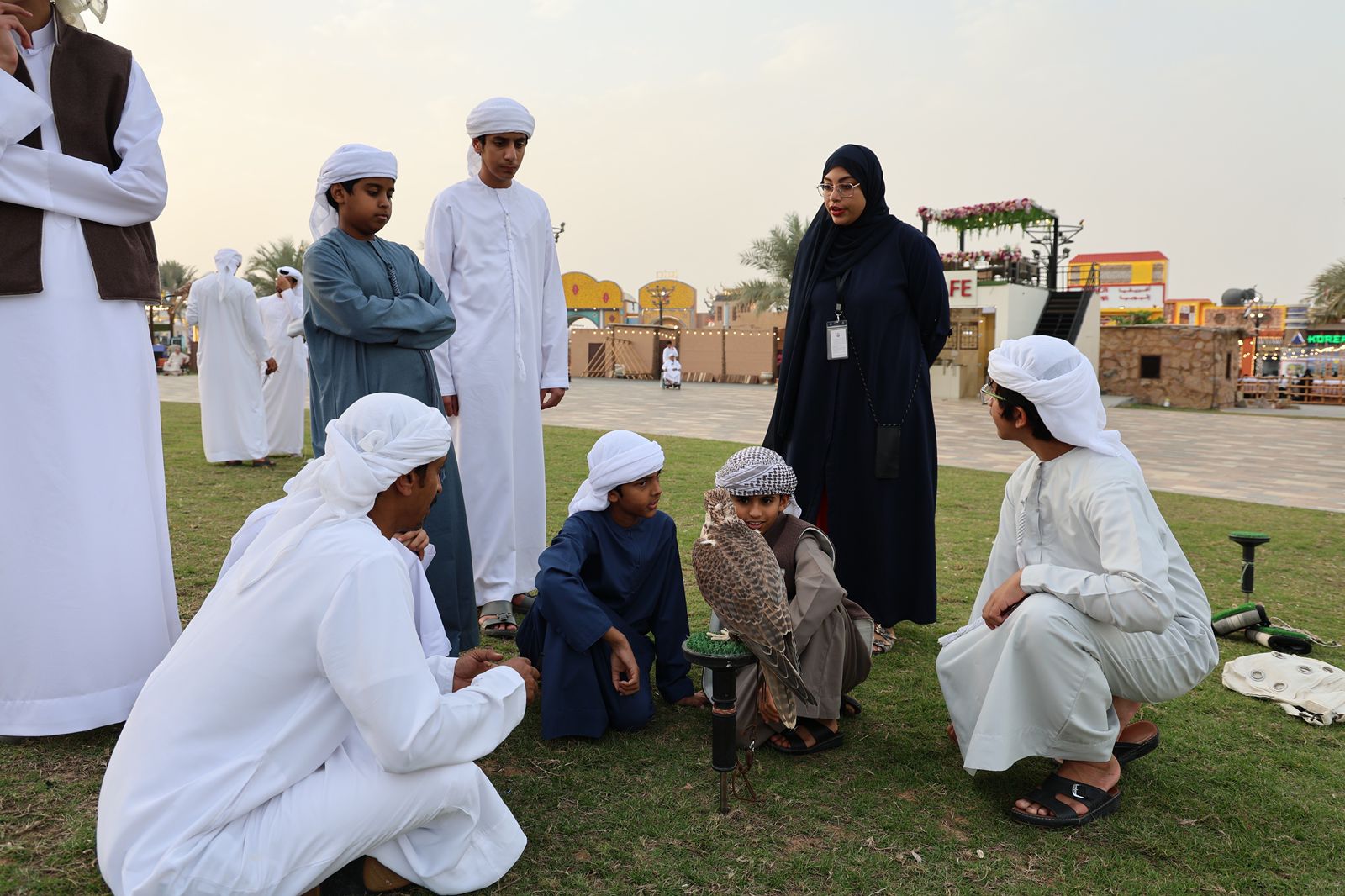 نادي صقّاري الإمارات يُطلق فرعًا موسميًا لمدرسة محمد بن زايد للصقارة ضمن مهرجان الشيخ زايد