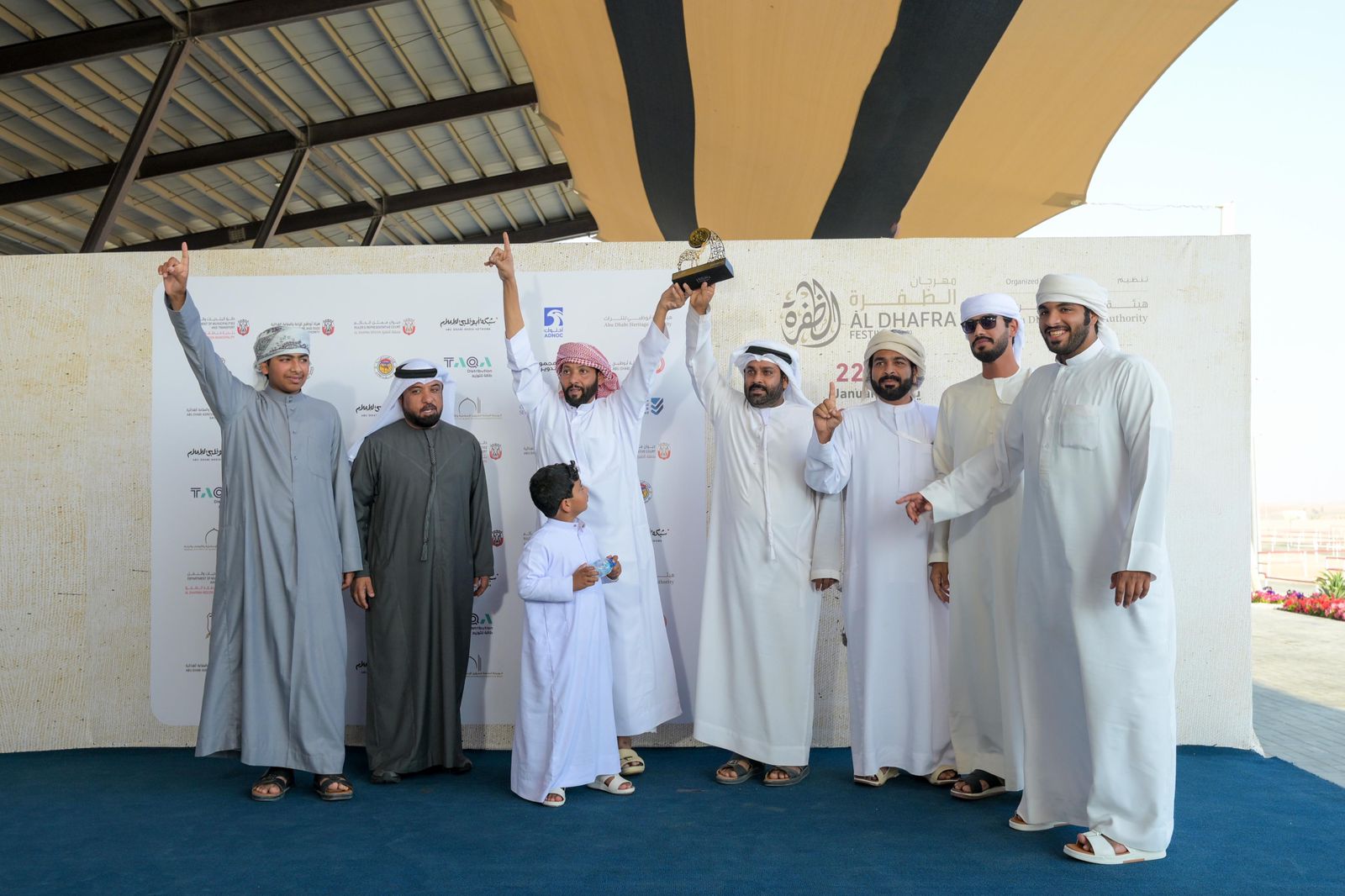 تواصل منافسات مزاينة الإبل بالمحطة الختامية لمهرجان الظفرة