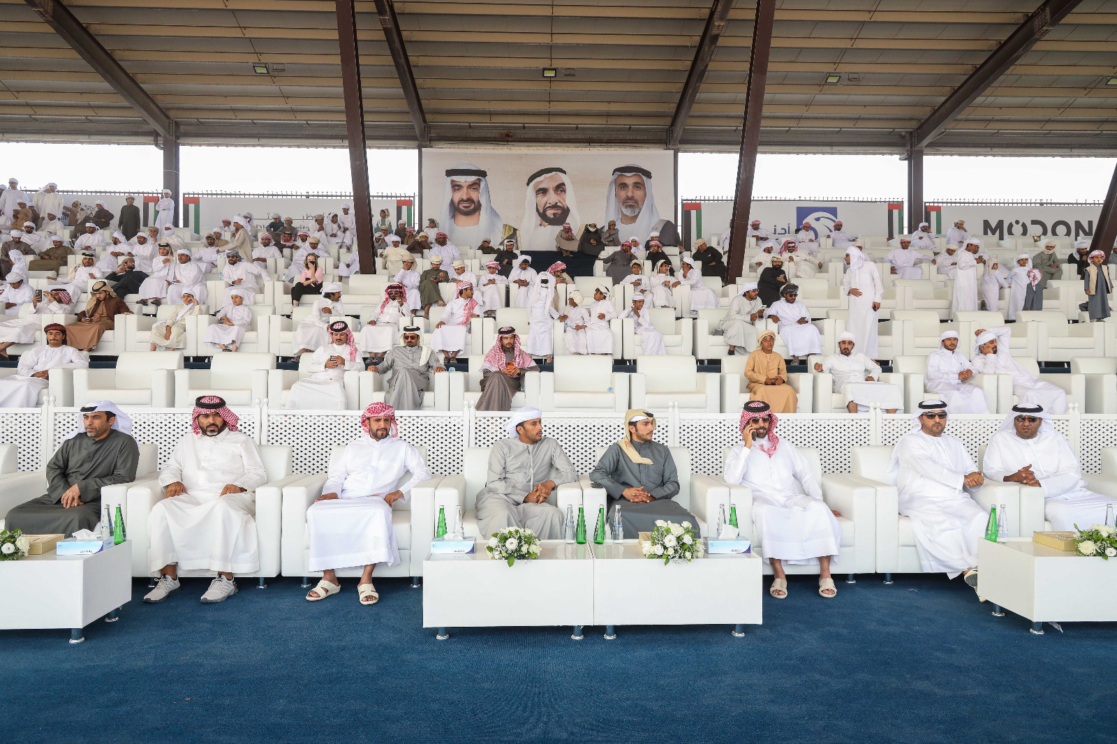 حضور جماهيري وتنافس قوي في مزاينة الإبل بمهرجان الظفرة الـ19