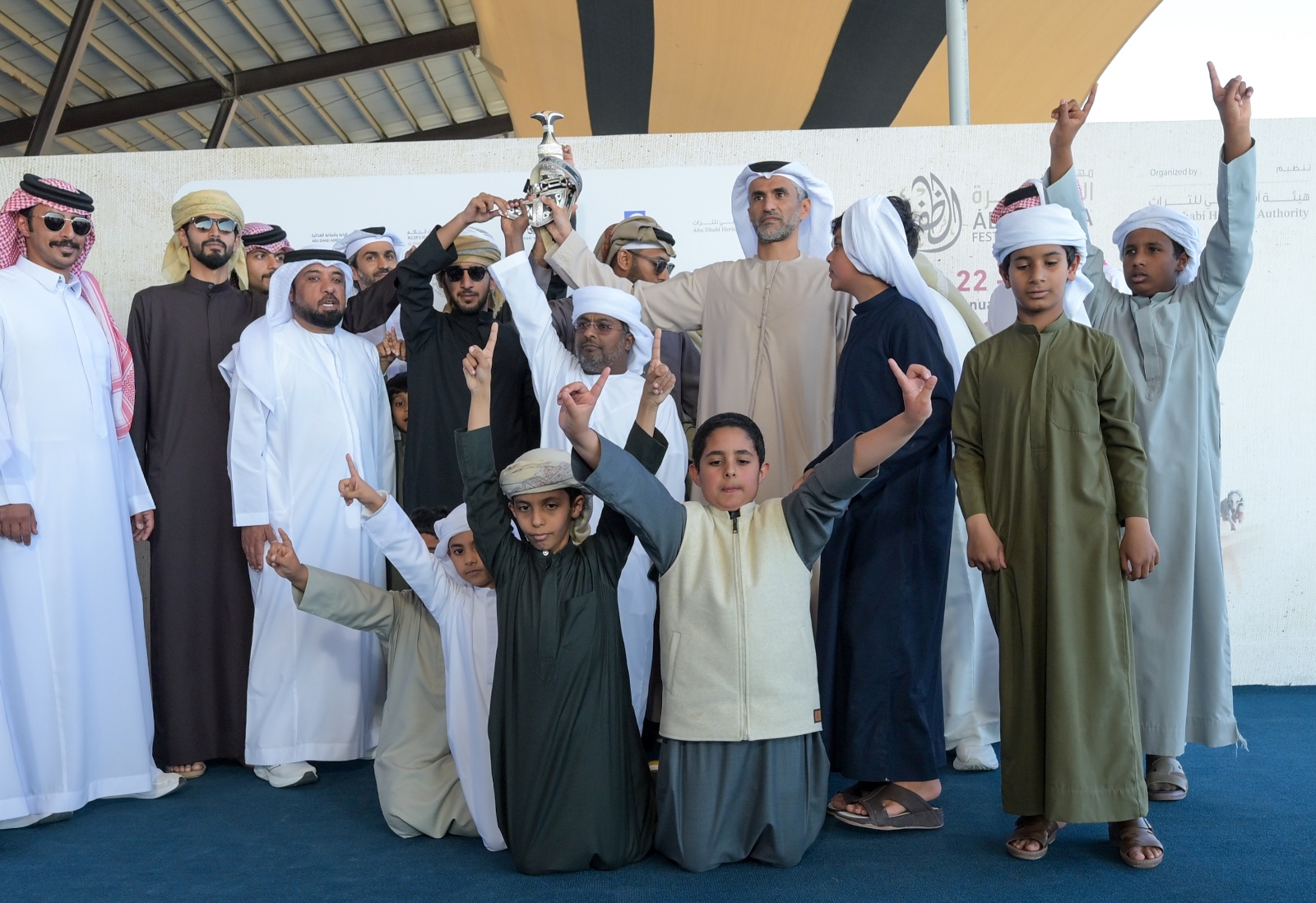 مهرجان الظفرة يتوج سن الحول في مزاينة الإبل