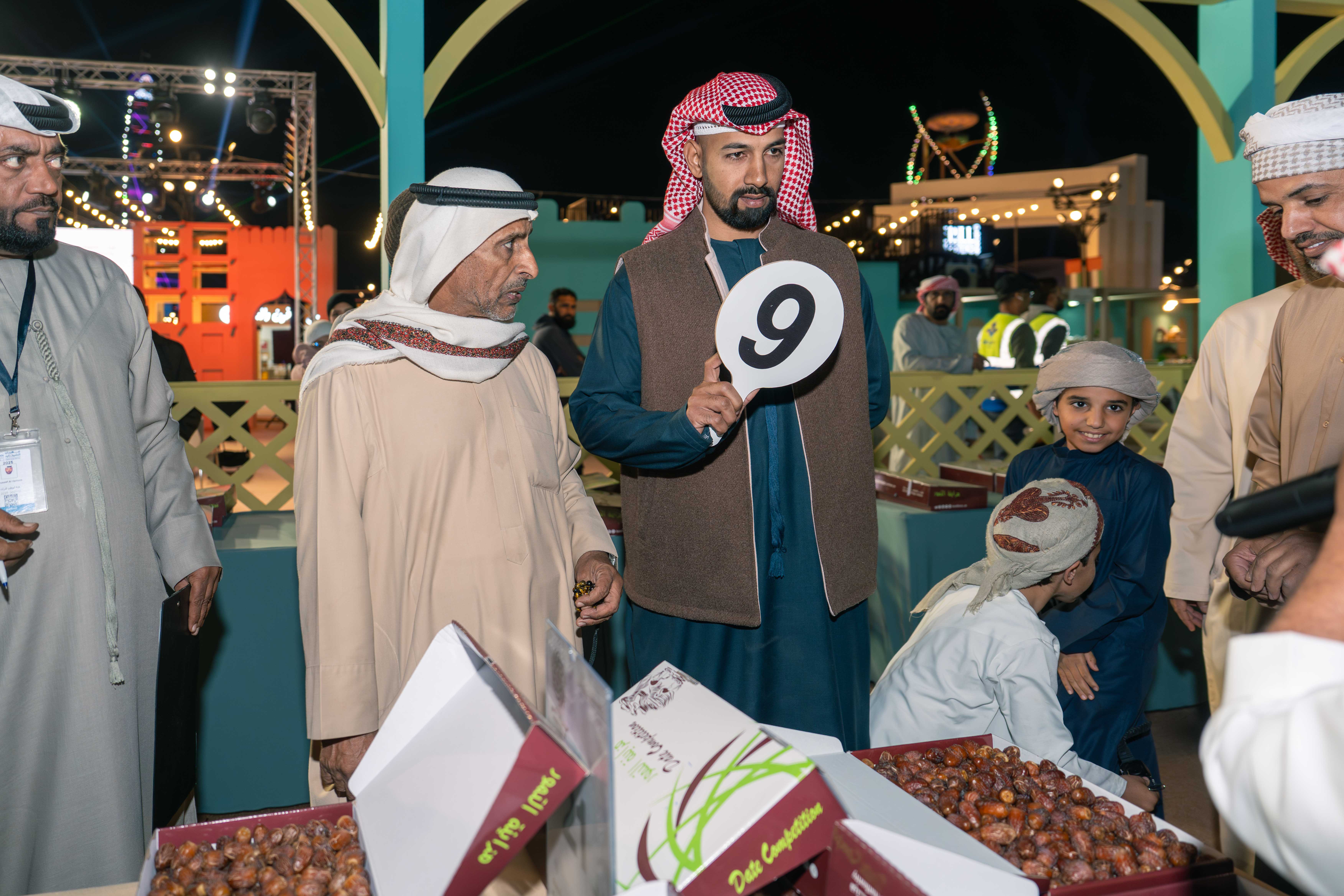 «الوثبة للتمور» يواصل فعالياته ويعلن نتائج المزاينة