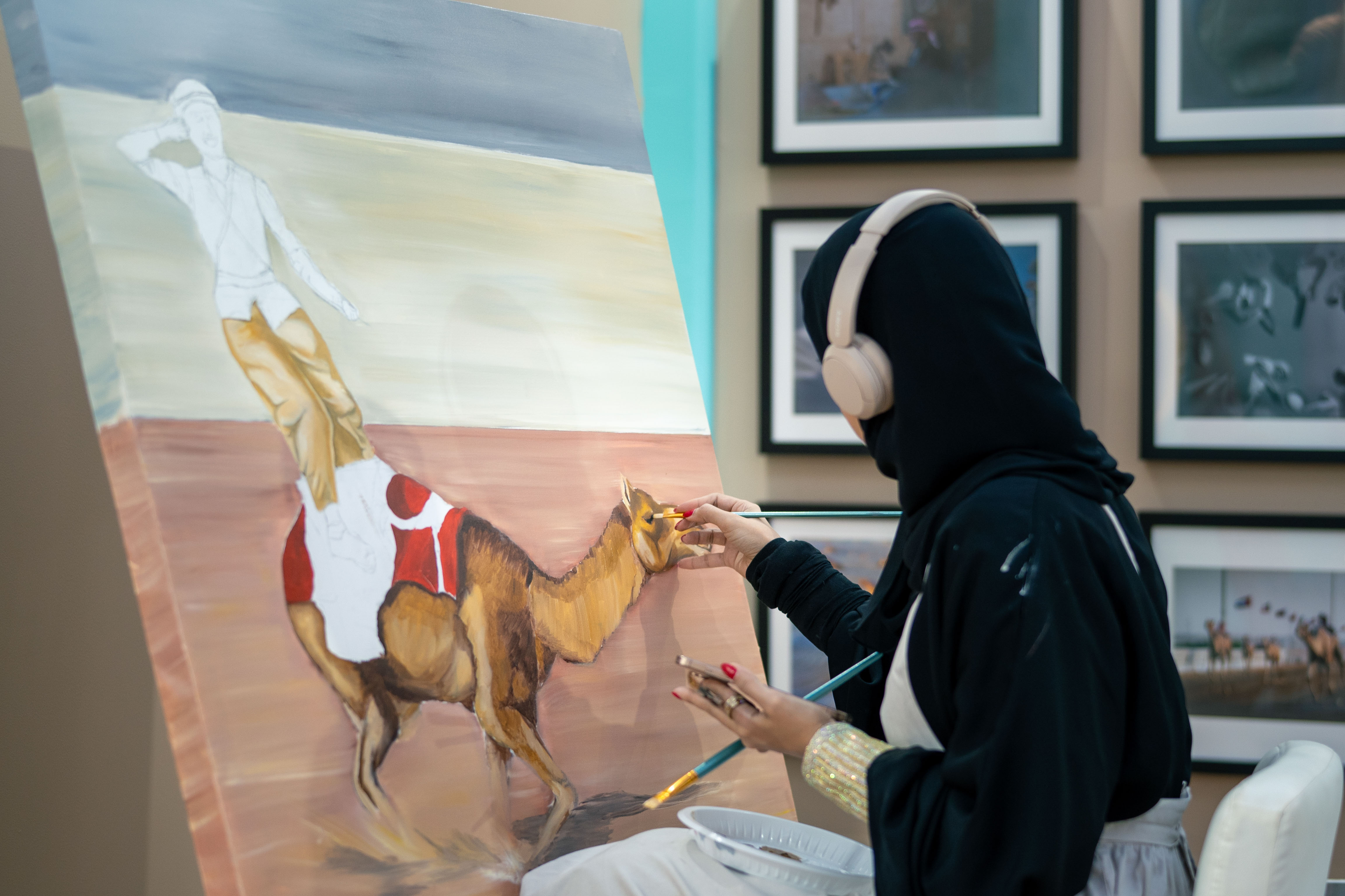 عدسة تروي المكان… معرض الصور الفوتوغرافية يوثّق روح الوثبة في مهرجان التمور