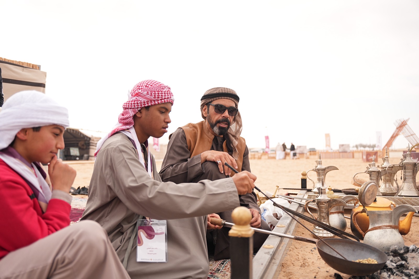 مخيم المربعانية.. إقبال واسع من الطلبة لتعلمالسنع الإماراتي والممارسات التراثية