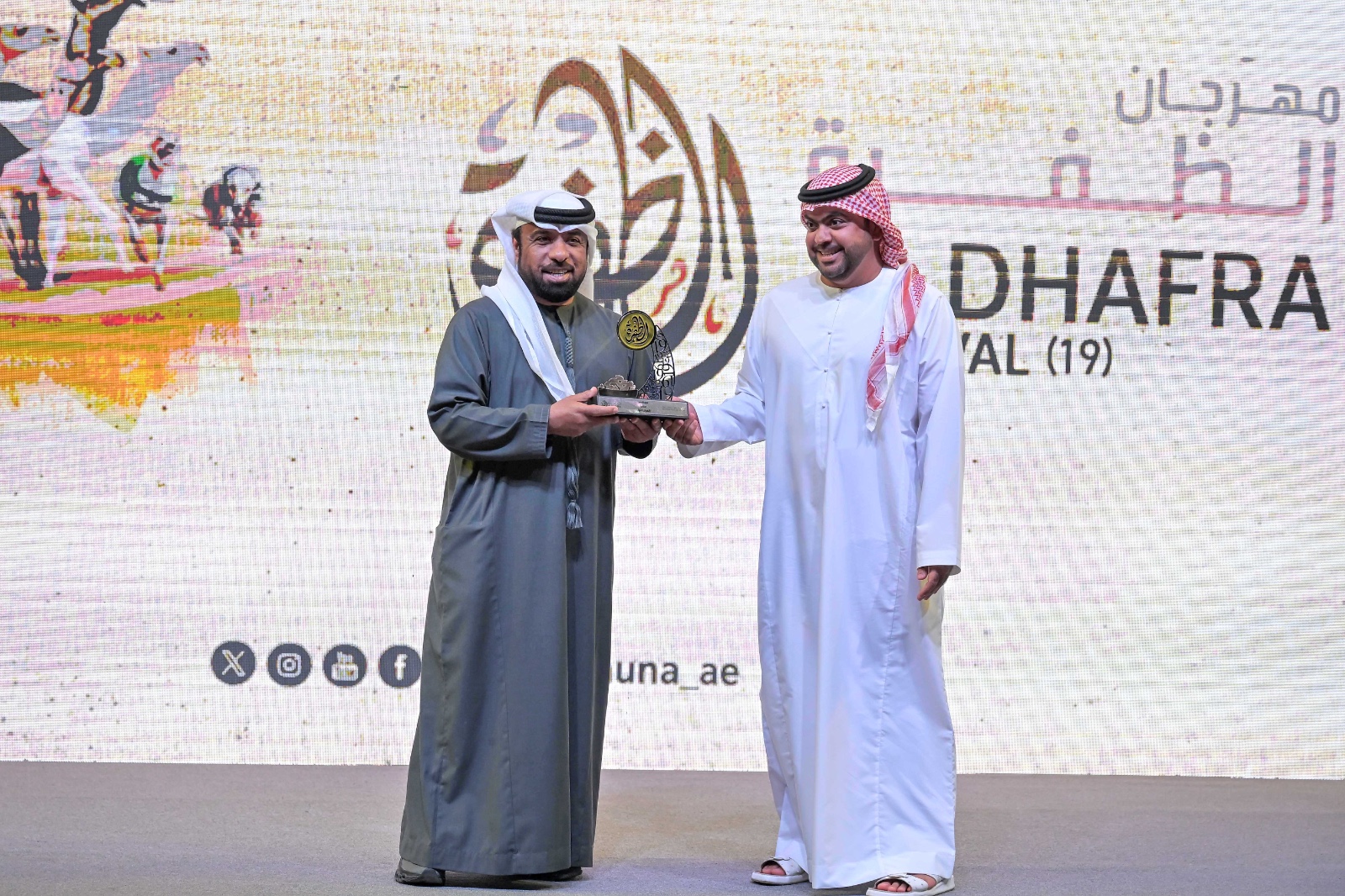 مهرجان الظفرة يتوج الفائزين في  مسابقات التمور والشاي وغنم النعيم