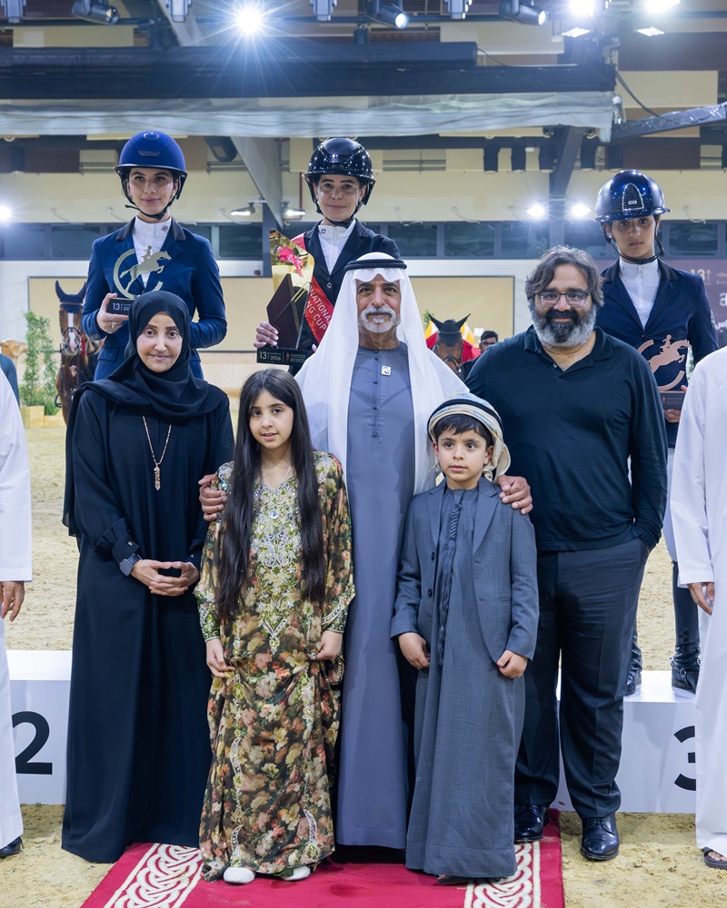 نهيان بن مبارك يتوّج نادية تريم بالجائزة الكبرى لفارسات القفز خلال ختام المنافسات المحلية لكأس أكاديمية فاطمة بنت مبارك الدولية لقفز الحواجز