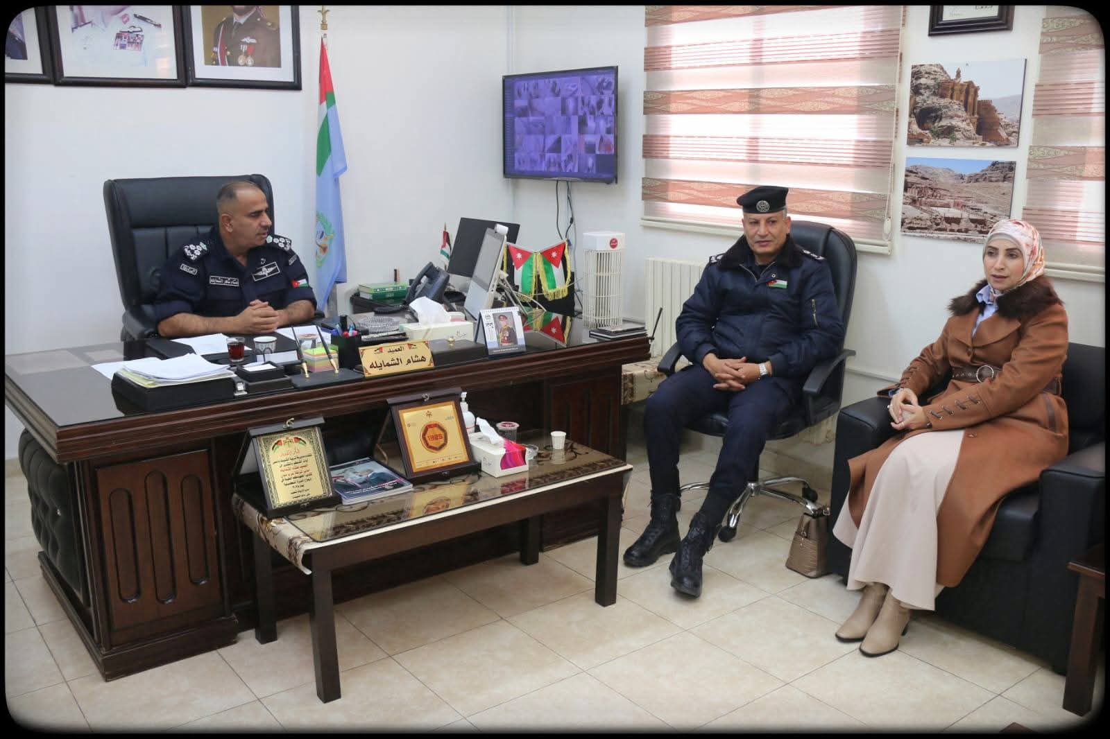 تكريمالجهاتالأمنية السلامين تُكرّم الجهات الأمنية لجهودهم في إنجاح تكميلية التوجيهي في تربية البترا