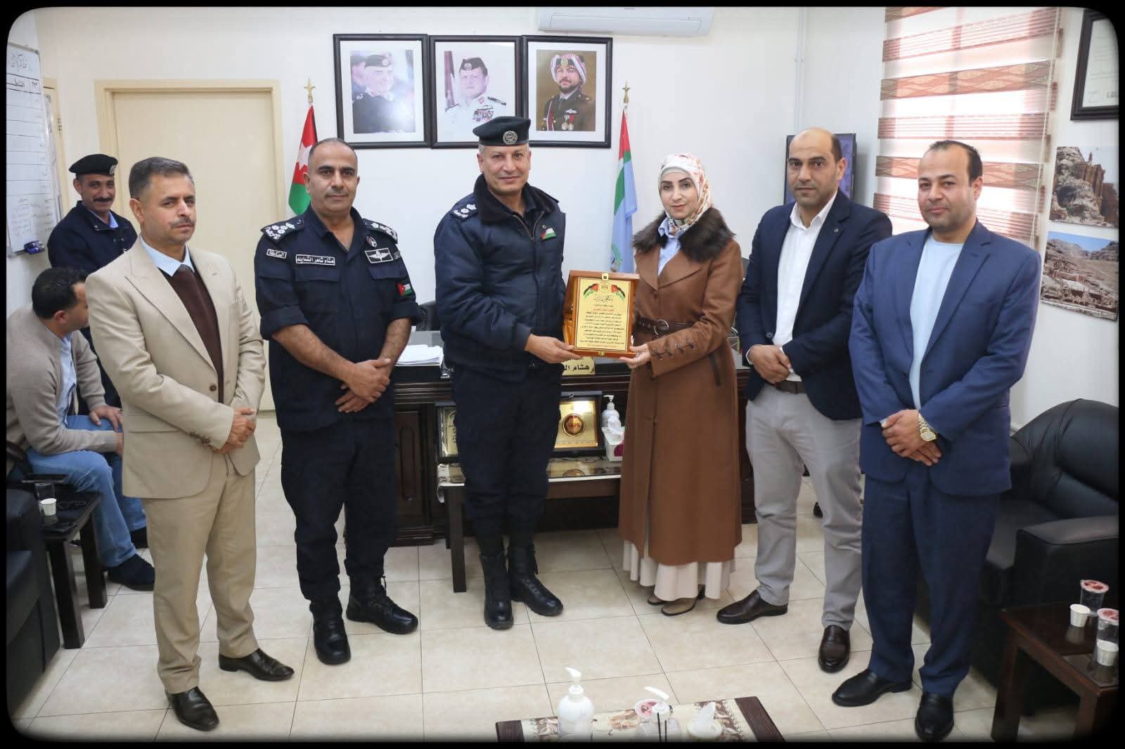 تكريمالجهاتالأمنية السلامين تُكرّم الجهات الأمنية لجهودهم في إنجاح تكميلية التوجيهي في تربية البترا