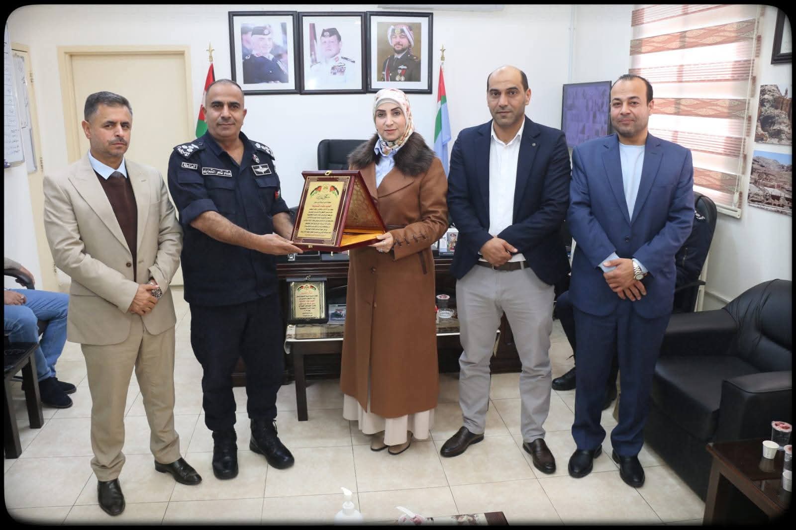 تكريمالجهاتالأمنية السلامين تُكرّم الجهات الأمنية لجهودهم في إنجاح تكميلية التوجيهي في تربية البترا