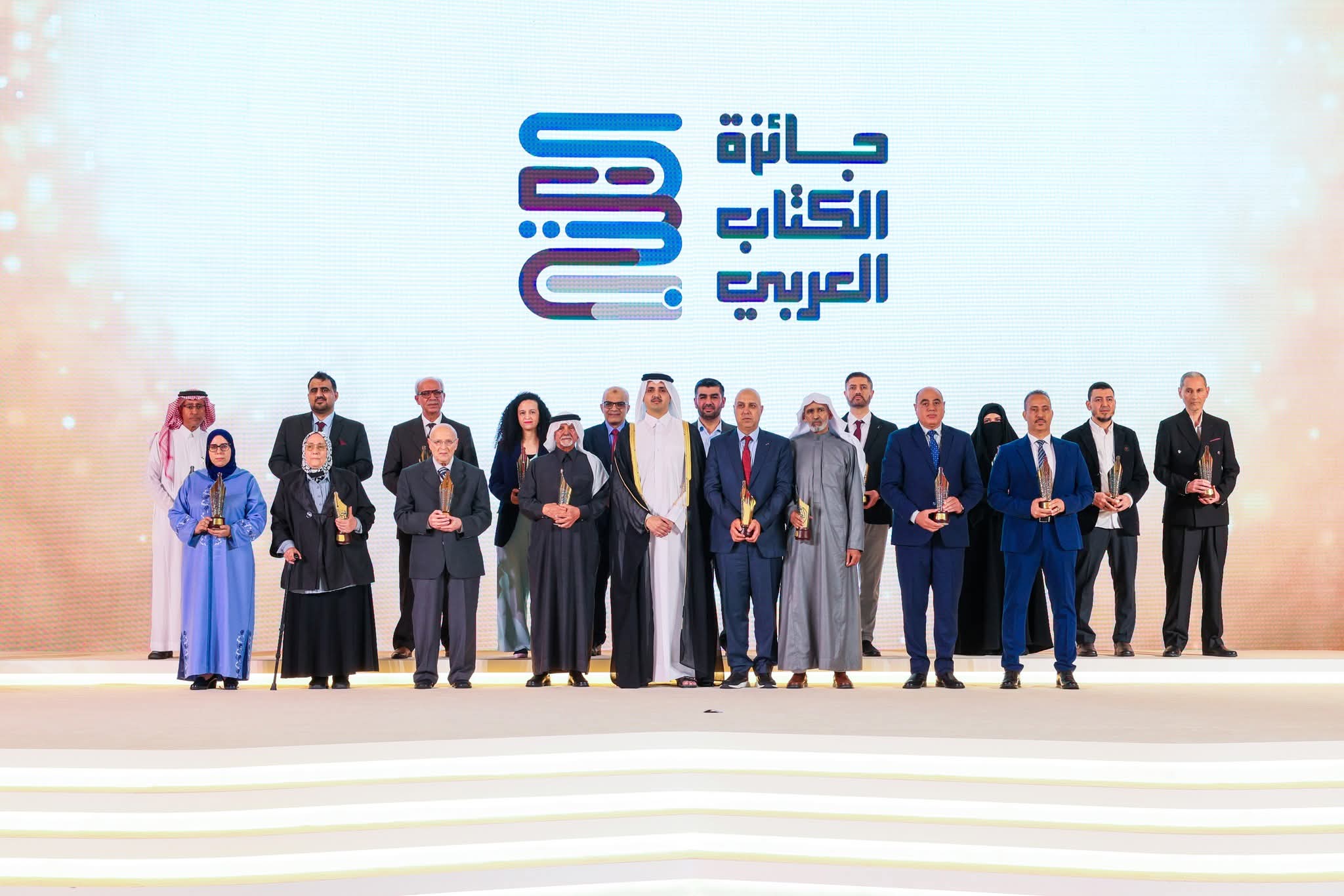 الشيخ ثاني بن حمد آل ثاني يكرم دار كنوز المعرفة لفوزها بثلاث جوائز في الدورة الثالثة لجائزة الكتاب العربي 2025-2026 بينها فئة إنجاز المؤسسات