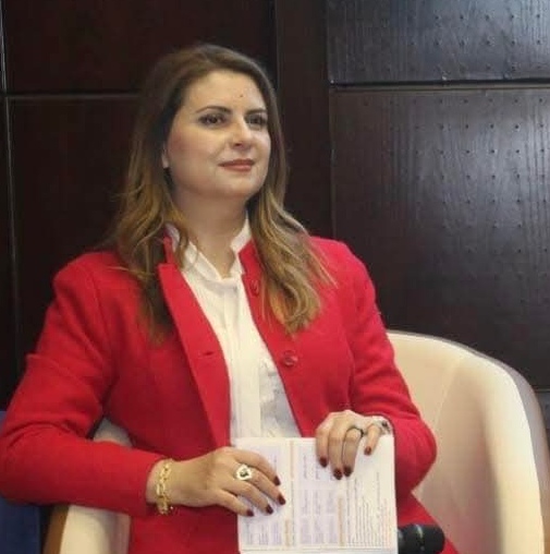 إصدار الكتاب الأول للكاتبة الدكتورة روان سليمان الحياري بعنوان رؤى في زمن / عالم يعاد تشكيله