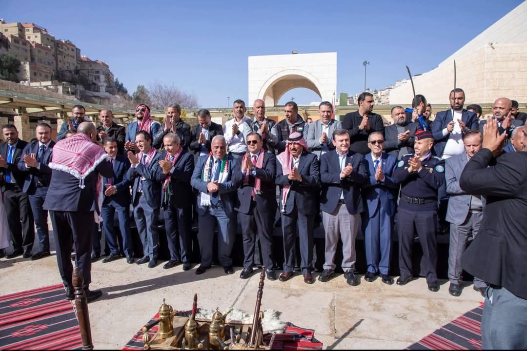 لجنة السياحة والآثار ووزارة السياحة تحتفلان بعيد ميلاد الملك الرابع والستين وتستعرضان إنجازات القطاع في عهده