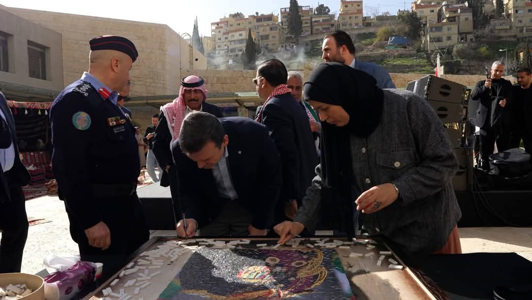 لجنة السياحة والآثار ووزارة السياحة تحتفلان بعيد ميلاد الملك الرابع والستين وتستعرضان إنجازات القطاع في عهده