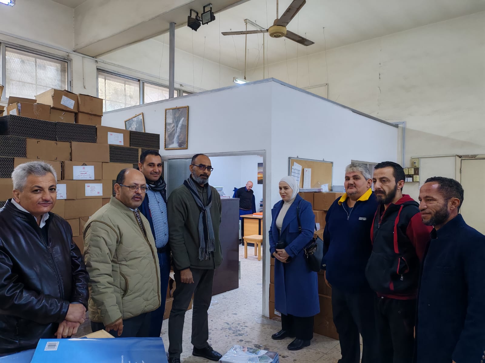 أبو الفول يتفقد مستودعات تربية الزرقاء الثانية ويؤكد جاهزية الكتب المدرسية للفصل الدراسي الثاني