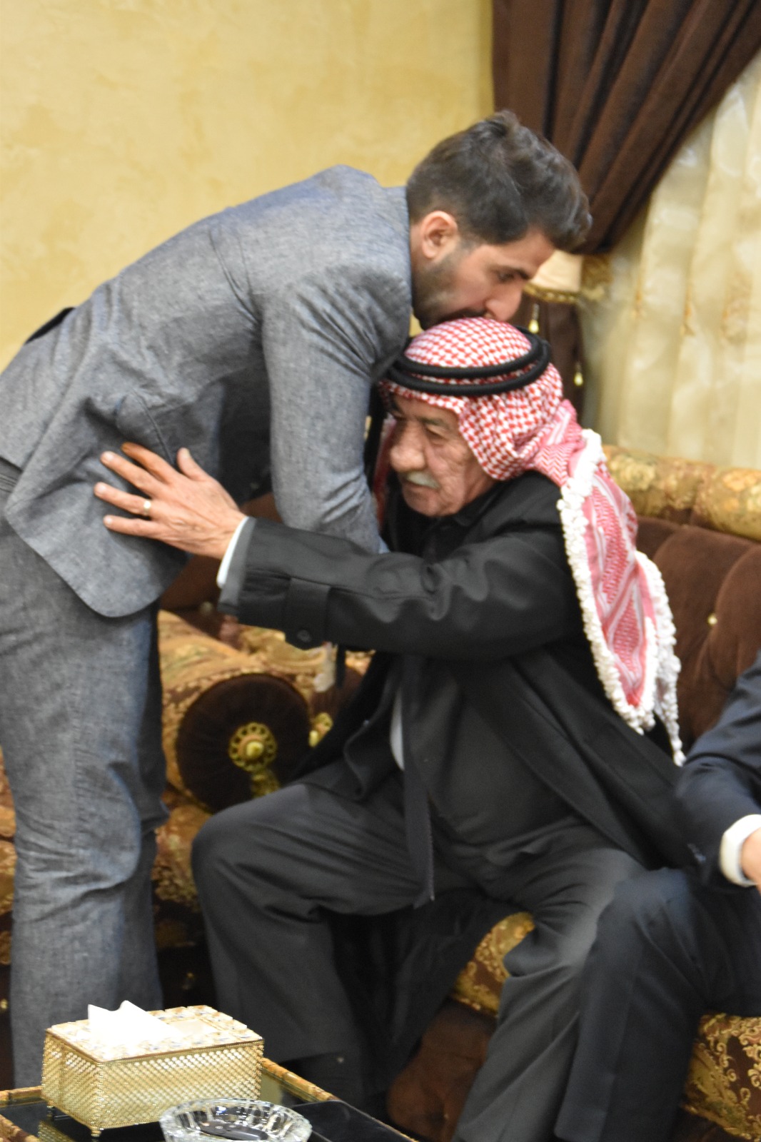 آل كريشان وآل الطورة نسايب.