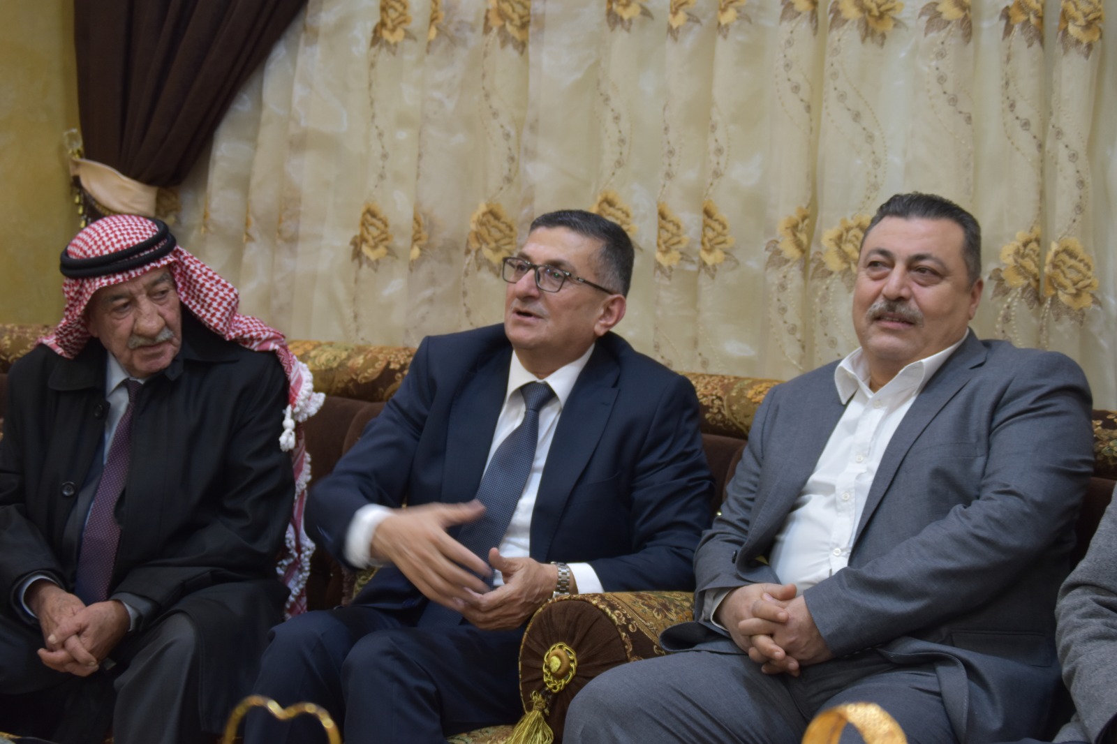 آل كريشان وآل الطورة نسايب.