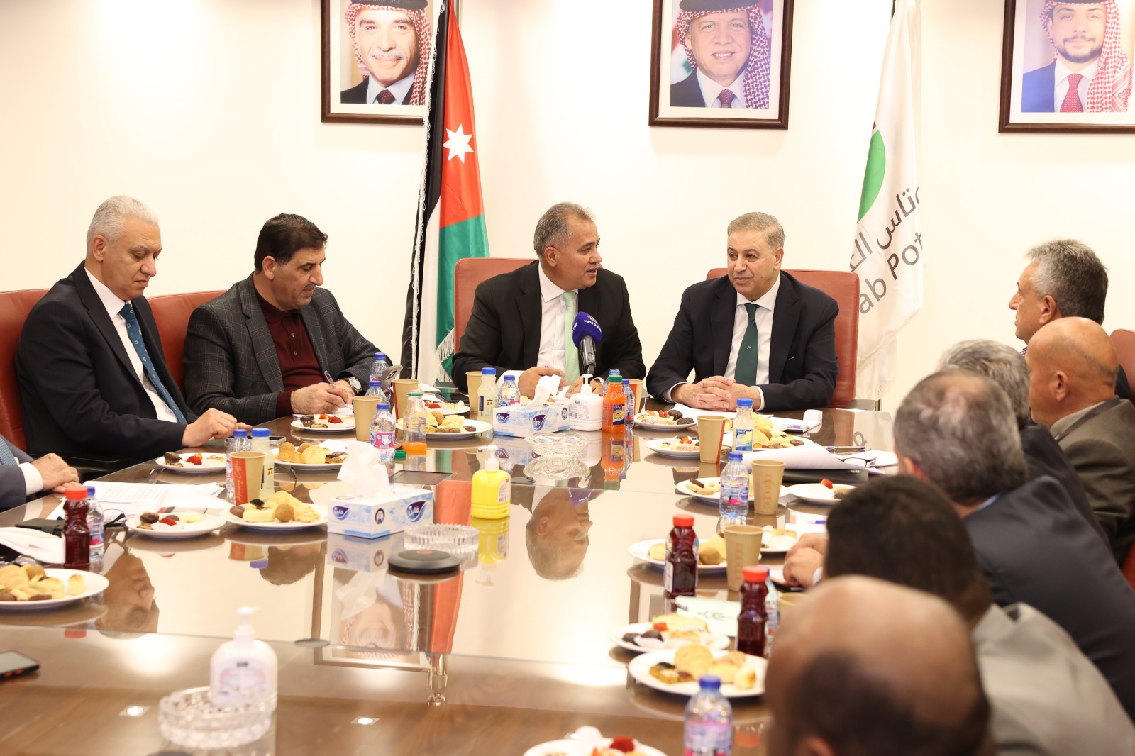 كتلة حزب مبادرة النيابية تزور البوتاس العربية وتشيد بأداء الشركة