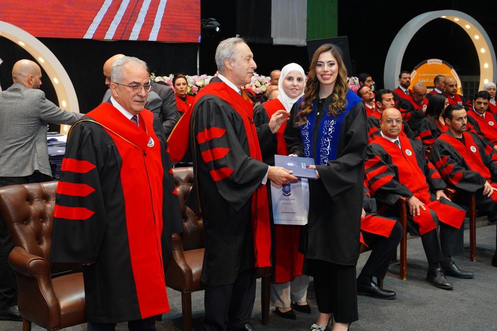 بالصور ... دولة الكباريتي يرعى اليوم الأول لإحتفال عمان الأهلية بتخريج طلبتها للفصل الأول من الفوج 33