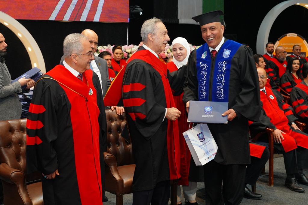 بالصور ... دولة الكباريتي يرعى اليوم الأول لإحتفال عمان الأهلية بتخريج طلبتها للفصل الأول من الفوج 33