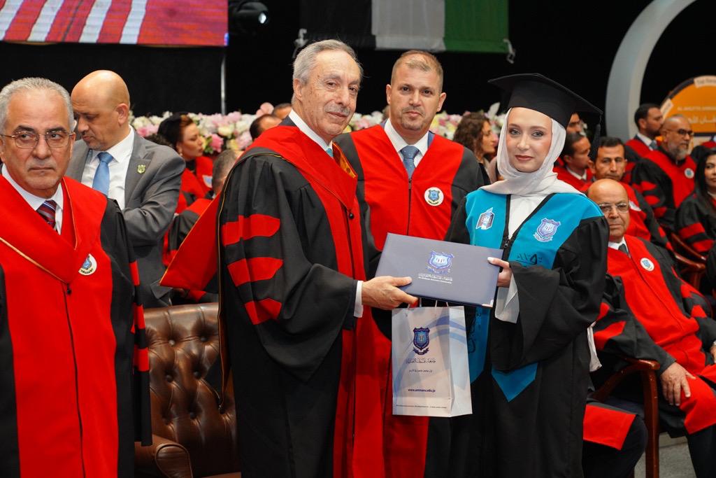 بالصور ... دولة الكباريتي يرعى اليوم الأول لإحتفال عمان الأهلية بتخريج طلبتها للفصل الأول من الفوج 33