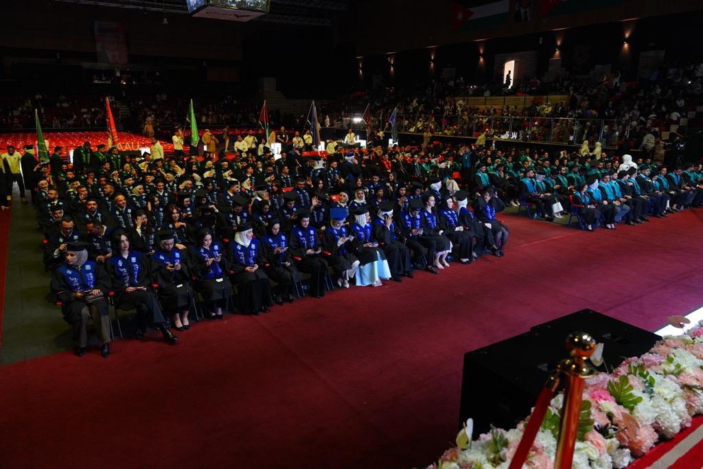 بالصور ... دولة الكباريتي يرعى اليوم الأول لإحتفال عمان الأهلية بتخريج طلبتها للفصل الأول من الفوج 33