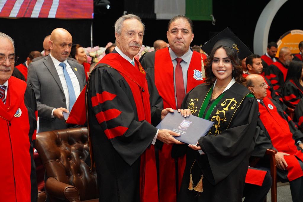 بالصور ... دولة الكباريتي يرعى اليوم الأول لإحتفال عمان الأهلية بتخريج طلبتها للفصل الأول من الفوج 33