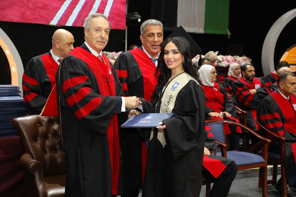 بالصور.. دولة الكباريتي يرعى اليوم الثاني لإحتفال عمان الاهلية بتخريج طلبة الفصل الاول من الفوج 33