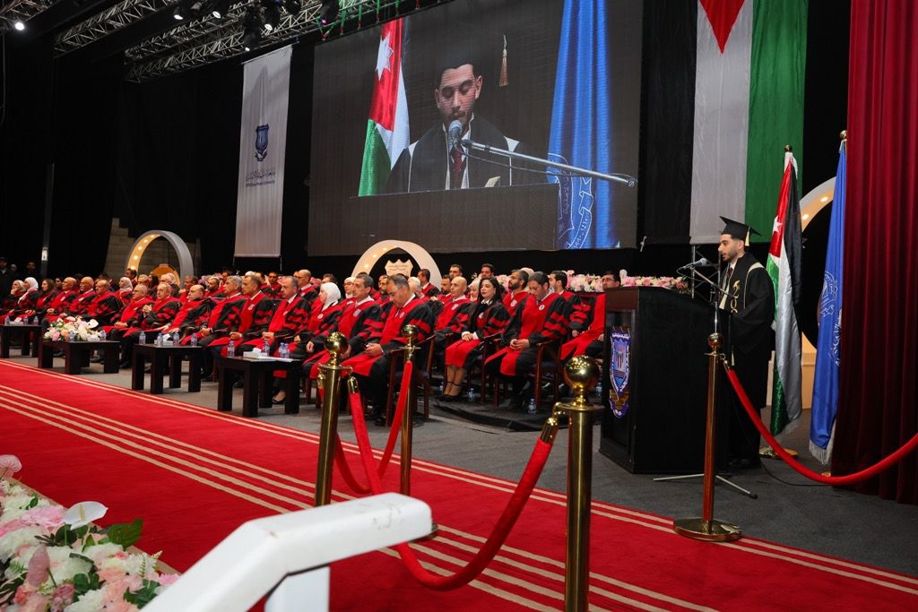 بالصور.. دولة الكباريتي يرعى اليوم الثاني لإحتفال عمان الاهلية بتخريج طلبة الفصل الاول من الفوج 33