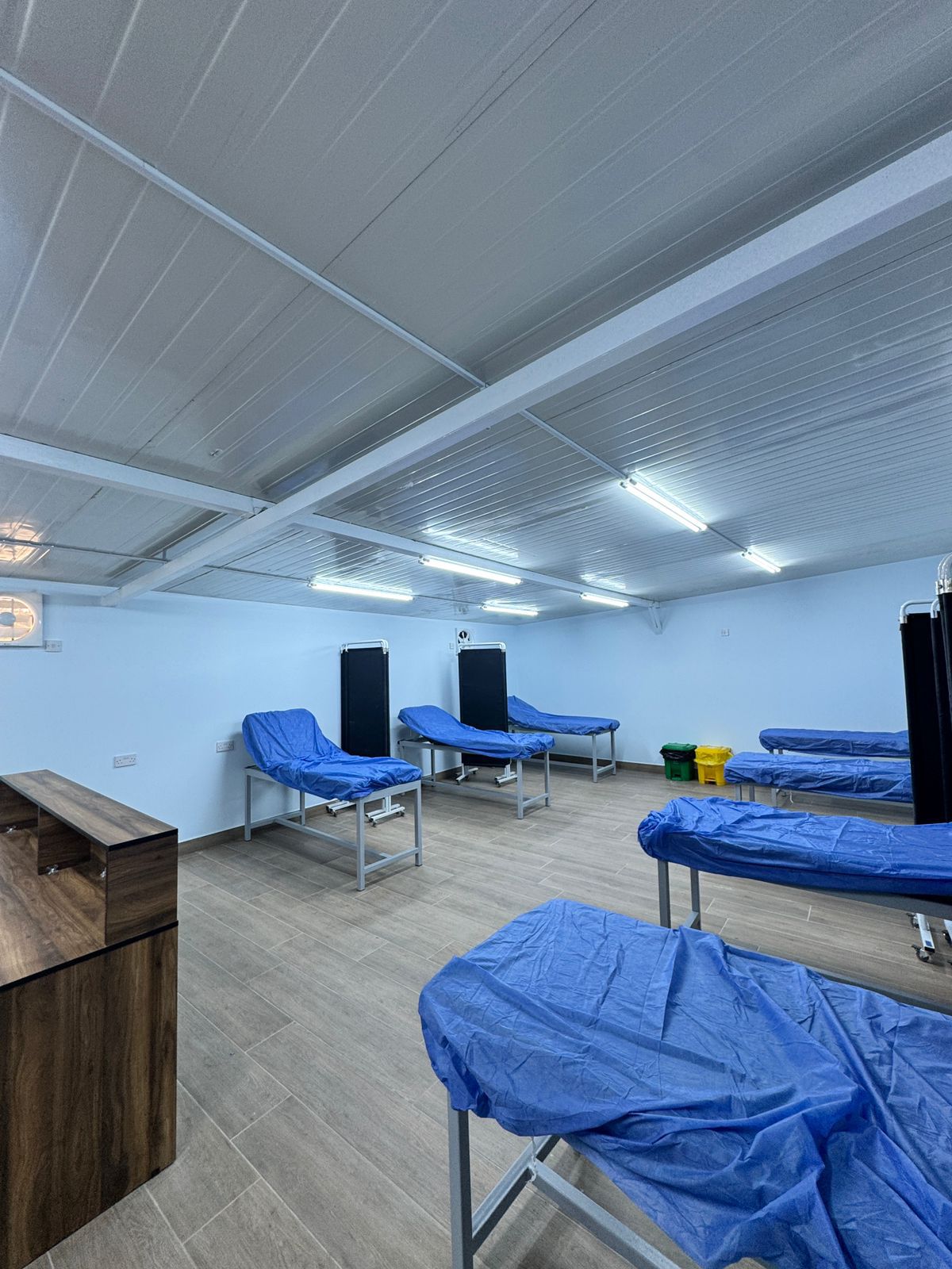 من الولاء إلى الإنجاز… تبرع نوعي من دار الحسام بإنشاء وحدة طبية متكاملة (120 م²) تتسع إلى 15 سريرًا وقاعة انتظار لتعزيز جاهزية طوارئ مستشفى الزرقاء في عيد ميلاد الملك