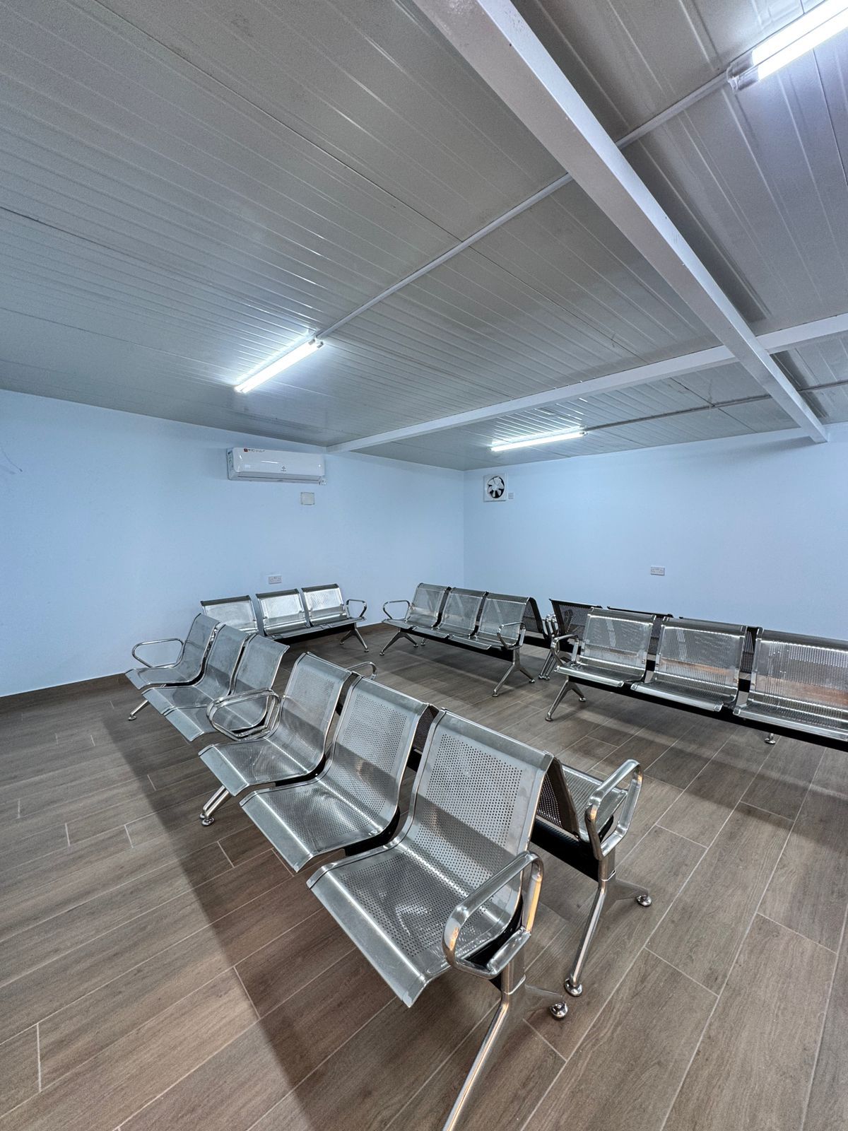 من الولاء إلى الإنجاز… تبرع نوعي من دار الحسام بإنشاء وحدة طبية متكاملة (120 م²) تتسع إلى 15 سريرًا وقاعة انتظار لتعزيز جاهزية طوارئ مستشفى الزرقاء في عيد ميلاد الملك