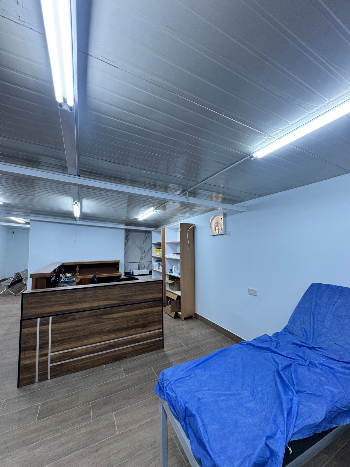 من الولاء إلى الإنجاز… تبرع نوعي من دار الحسام بإنشاء وحدة طبية متكاملة (120 م²) تتسع إلى 15 سريرًا وقاعة انتظار لتعزيز جاهزية طوارئ مستشفى الزرقاء في عيد ميلاد الملك