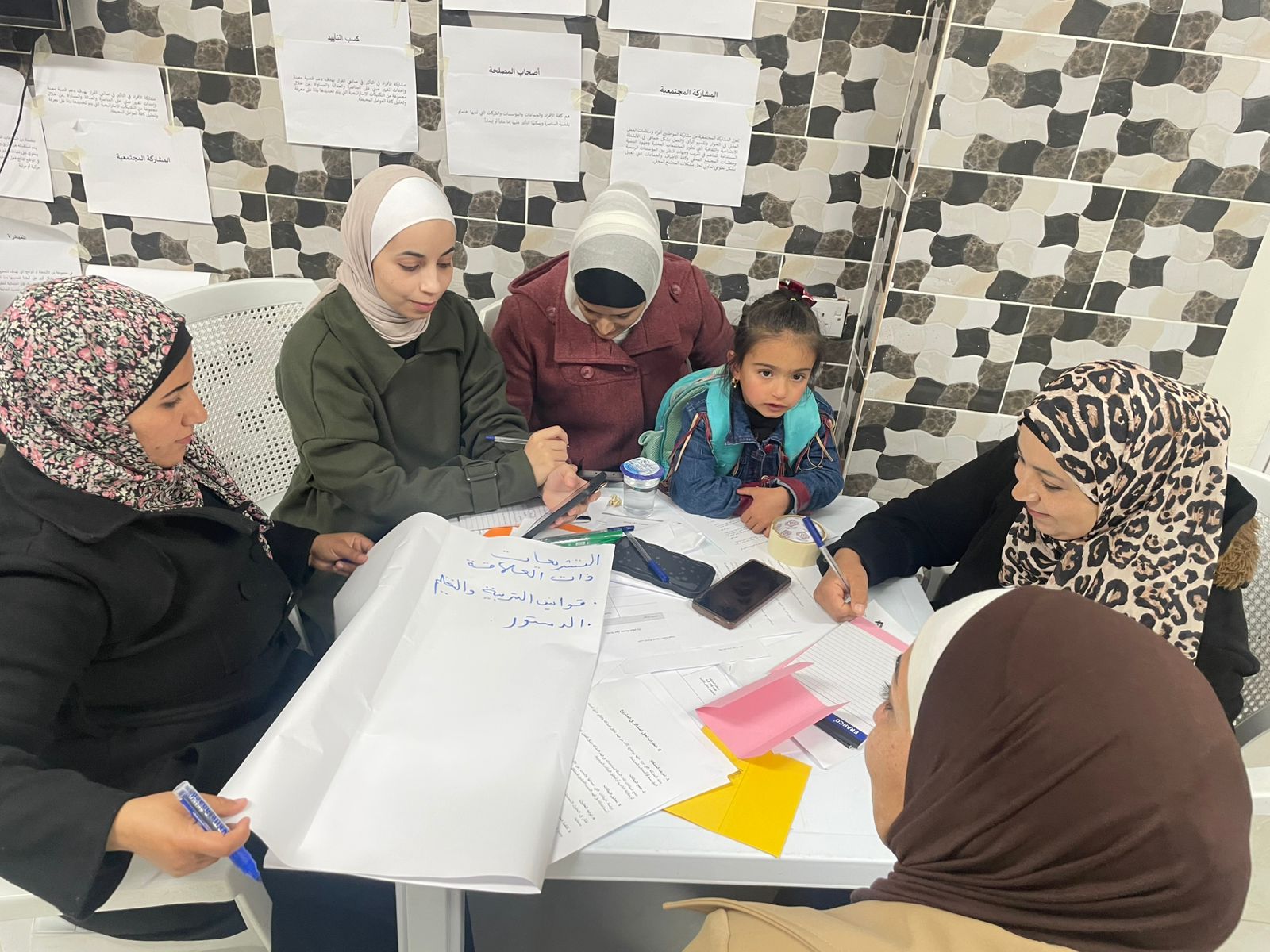 مساواة للتدريب وحقوق الإنسان تنظم جلسة رفع الوعي حول القيادة النسائية والمشاركة المدنية في جبل بني حميدة