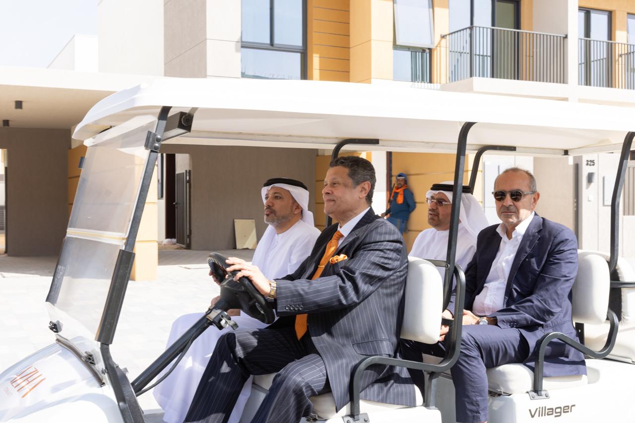 «مجموعة الإمارات العقارية» تسلّم 347 فيلا في «أزهى» بعجمان ضمن أول مجمع سكني مغلق متكامل الخدمات في الإمارة
