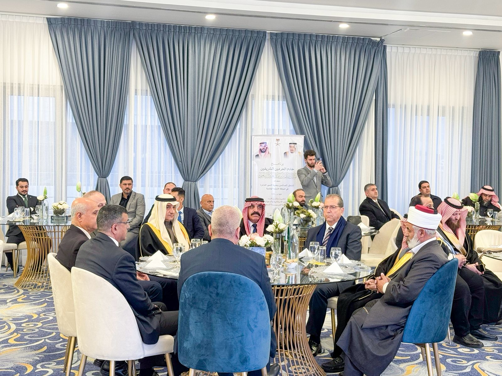 “وزارة الشؤون الإسلامية” السعودي تدشّن برنامجي خادم الحرمين الشريفين لتفطير الصائمين وتوزيع التمور وتفعّل برنامج الإمامة خلال رمضان بالأردن 