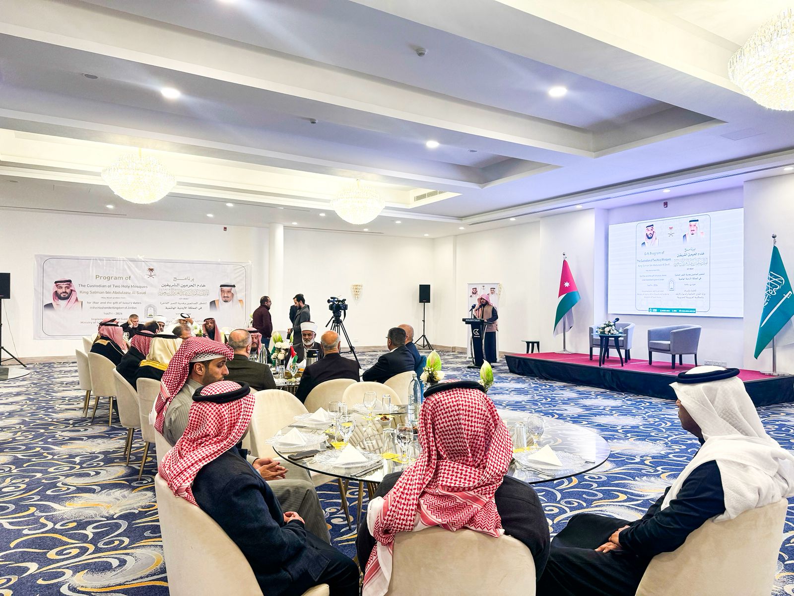 “وزارة الشؤون الإسلامية” السعودي تدشّن برنامجي خادم الحرمين الشريفين لتفطير الصائمين وتوزيع التمور وتفعّل برنامج الإمامة خلال رمضان بالأردن 