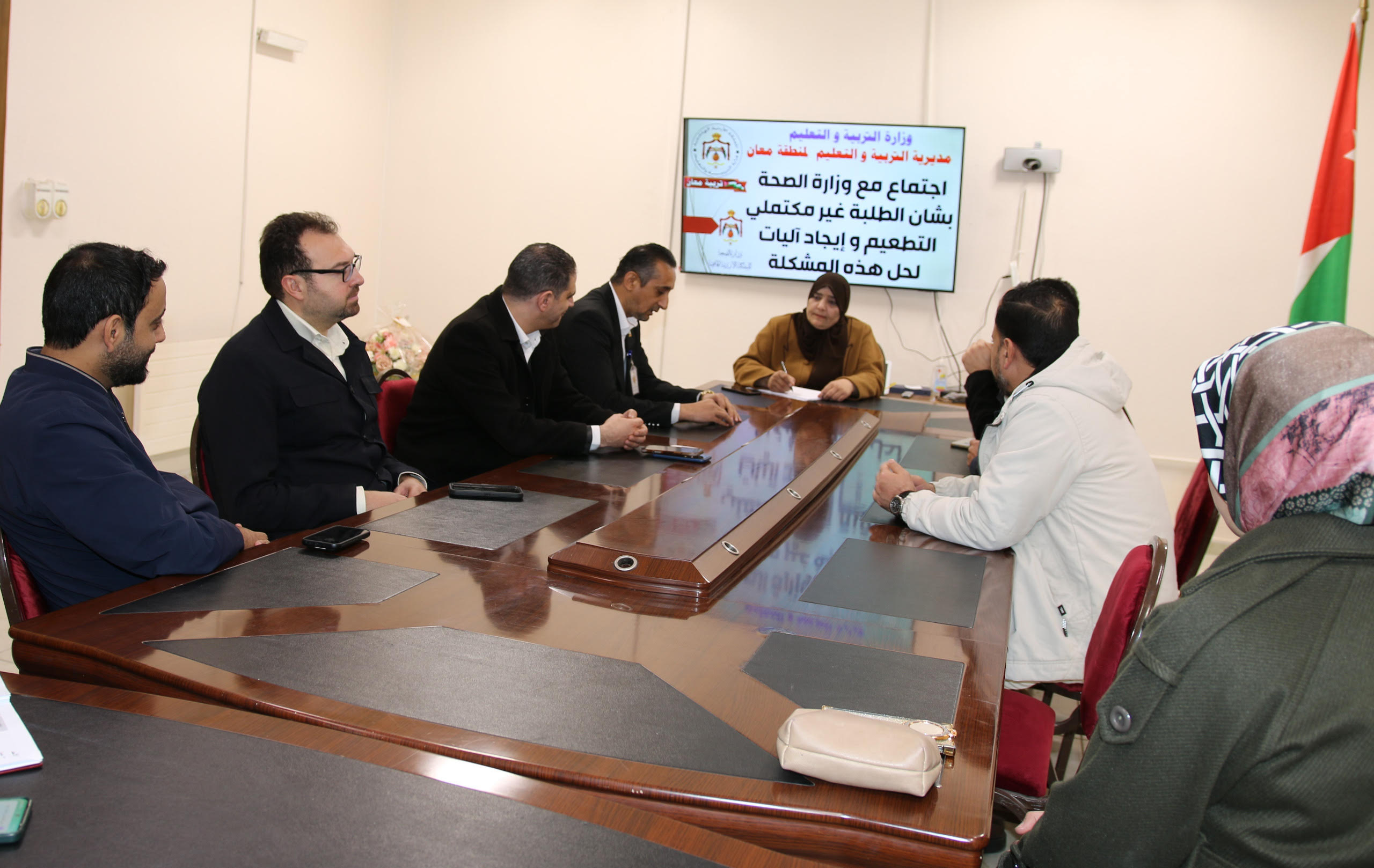 المحاميد تعقد اجتماعا مع وفد من وزارة الصحة لبحث كيفية تطعيم الطلبة الذين لم يتلقوا المطاعيم الأساسية في تربية معان