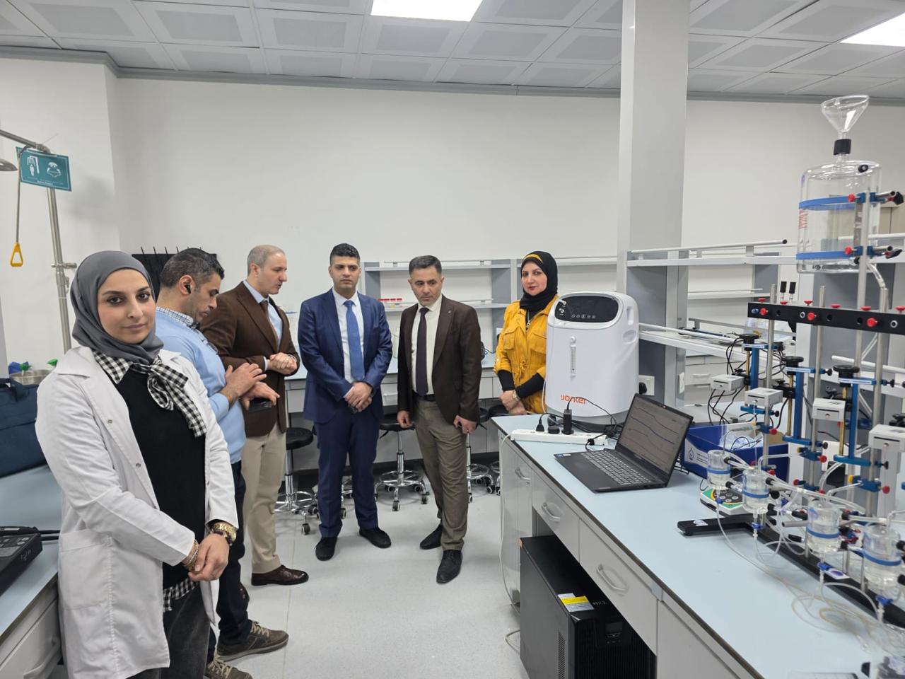 صيدلة جامعة الموصل تُعزز جودتها الأكاديمية باستضافة ممتحن خارجي من جامعة فيلادلفيا الأردنية