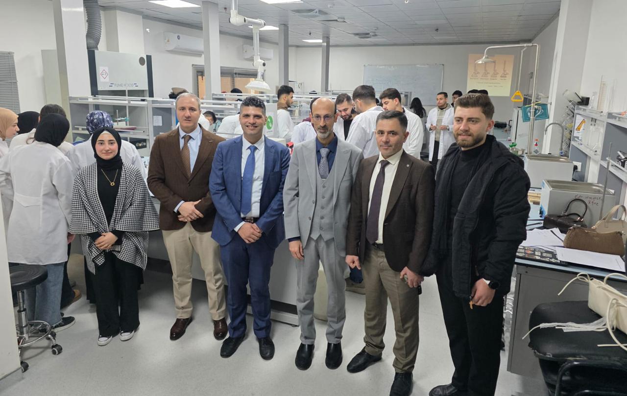 صيدلة جامعة الموصل تُعزز جودتها الأكاديمية باستضافة ممتحن خارجي من جامعة فيلادلفيا الأردنية