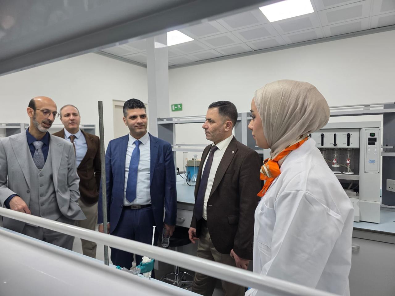 صيدلة جامعة الموصل تُعزز جودتها الأكاديمية باستضافة ممتحن خارجي من جامعة فيلادلفيا الأردنية