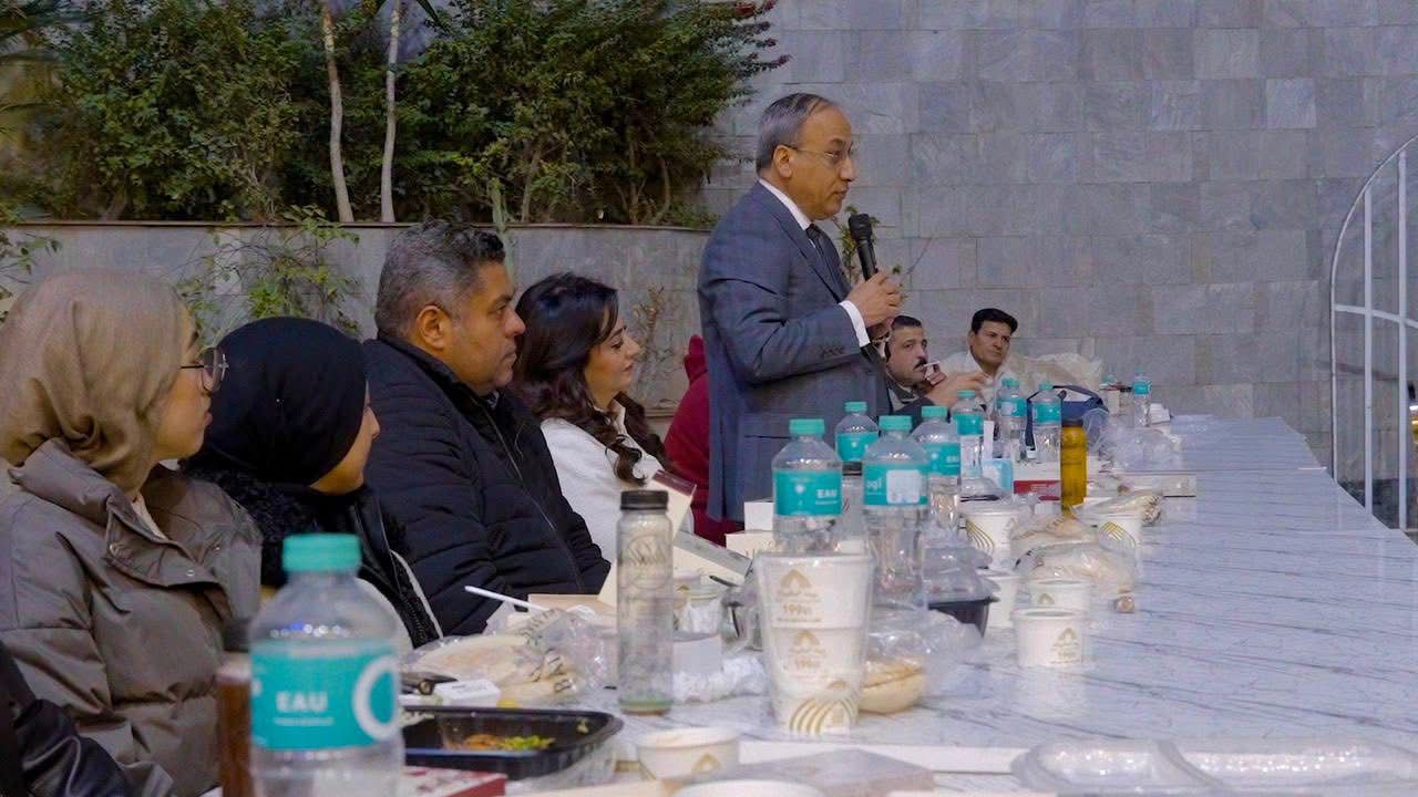 في لفتة إنسانية.. النائب طارق المحمدي يشارك فريق “القلوب البيضاء” إفطار رمضان