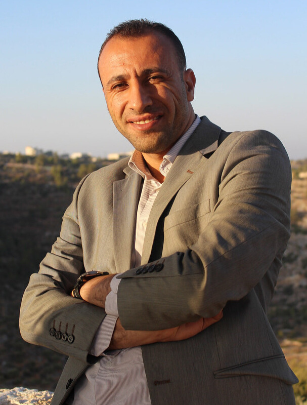 الحياة تحت ظل المستوطنات الإسرائيلية: كيف يقلل الفلسطينيون مخاطر المواجهة اليومية؟ بقلم علاء كنعان 