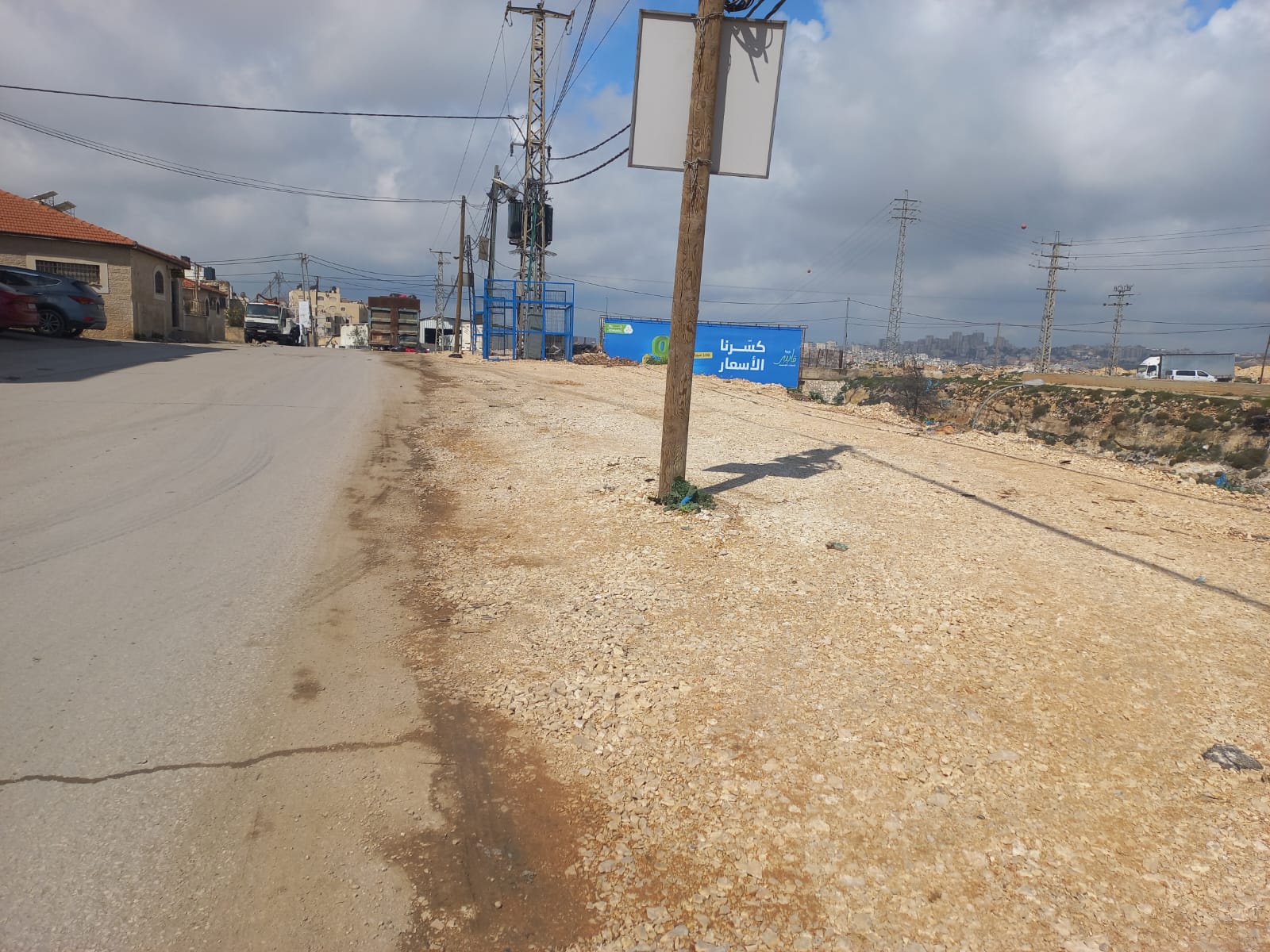 القدس : سلطة جودة البيئة تتابع شكوى بيئية في الرام وتغلق بؤرة نفايات عشوائية بالتعاون مع البلدية