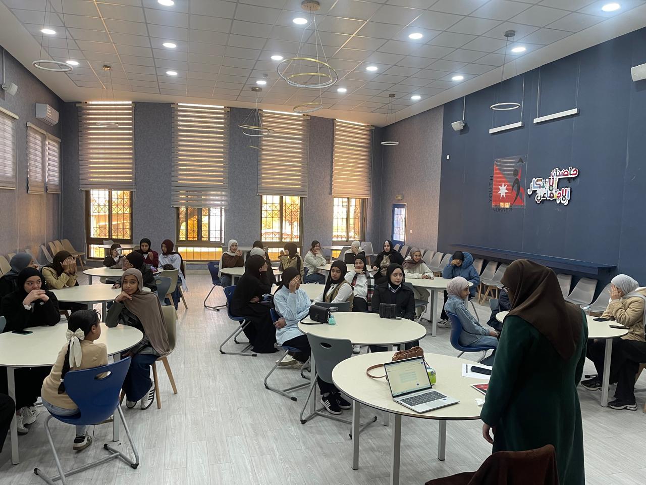 مركز شابات القويسمة ينفذ محاضرة حول مكانة المرأة في الإسلام