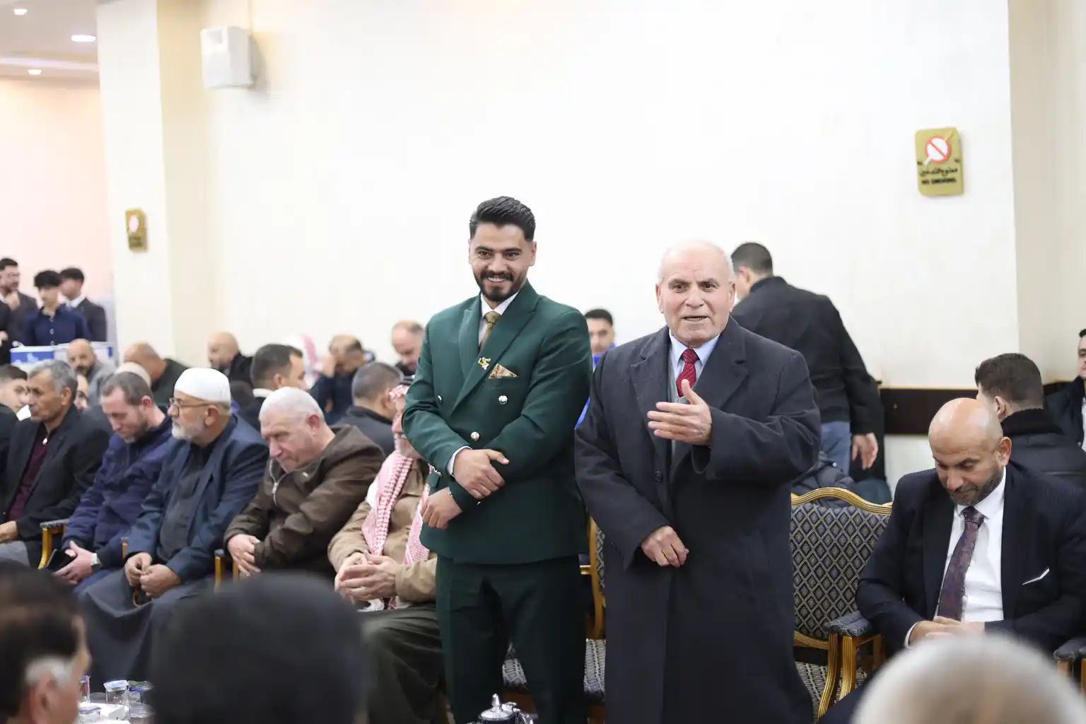 آل غنام النجار وآل عشا نسايب .. الصحفي محمد غنام طلب والنائب د. احمد عشا اعطى