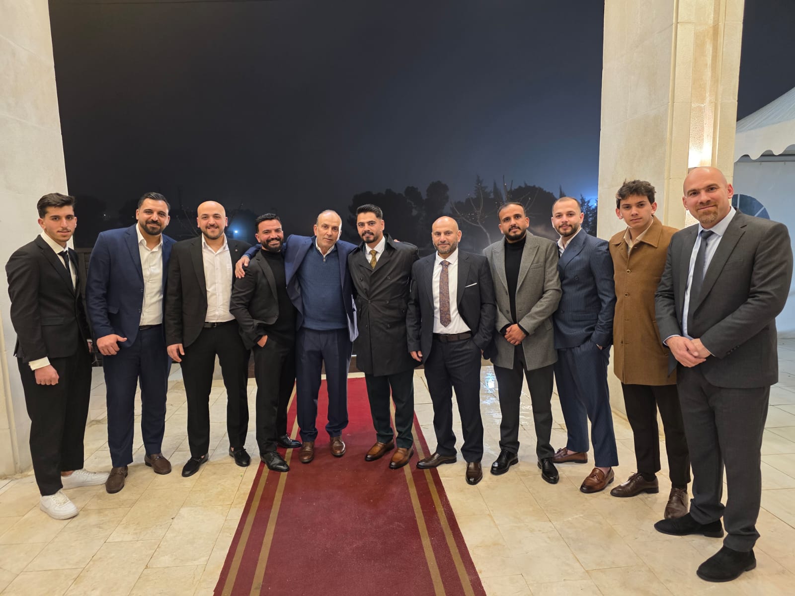 آل غنام النجار وآل عشا نسايب .. الصحفي محمد غنام طلب والنائب د. احمد عشا اعطى