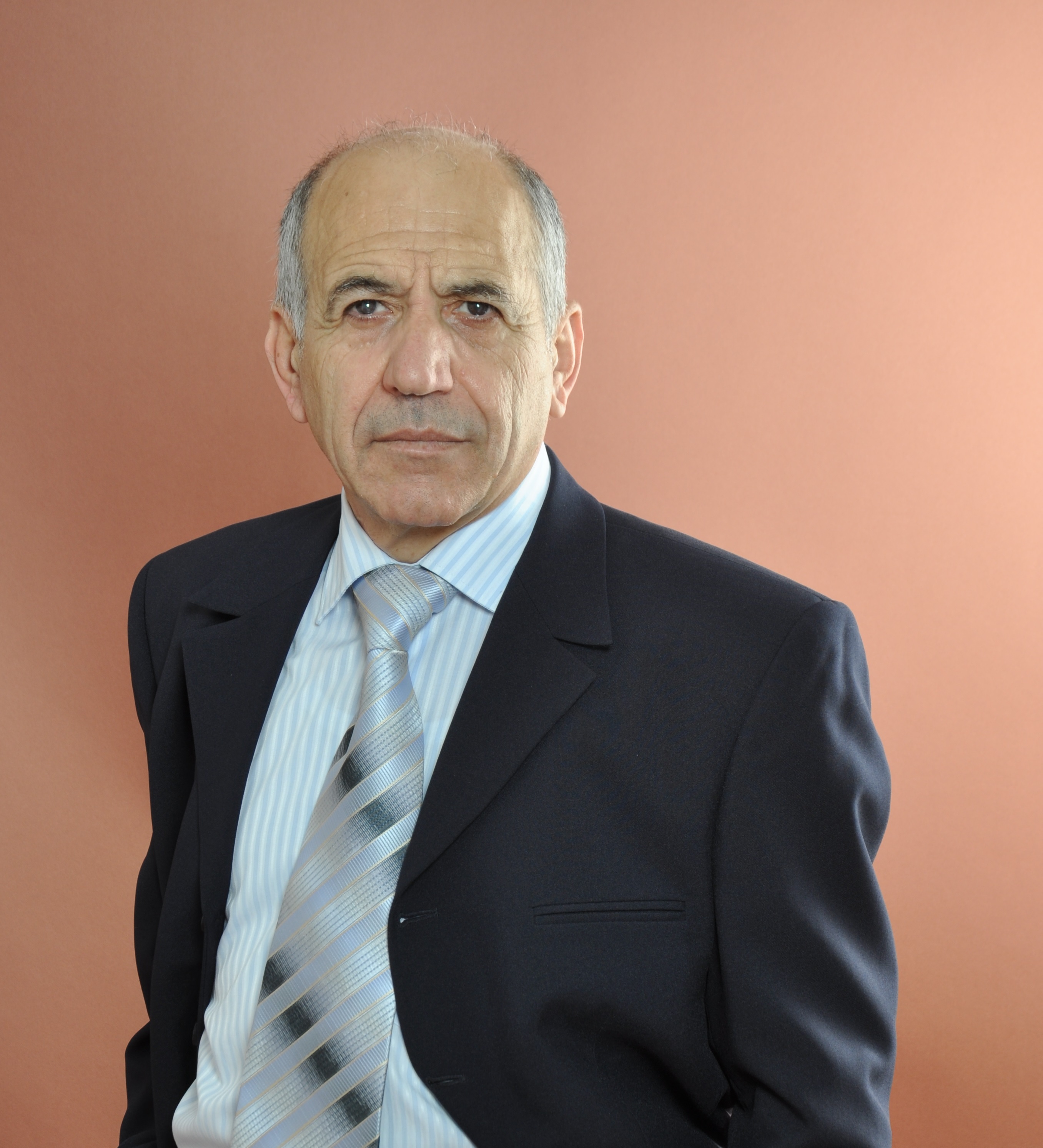 بطاقة معايدة ضدّ الحرب كتبَ: وهيب نديم وهبة