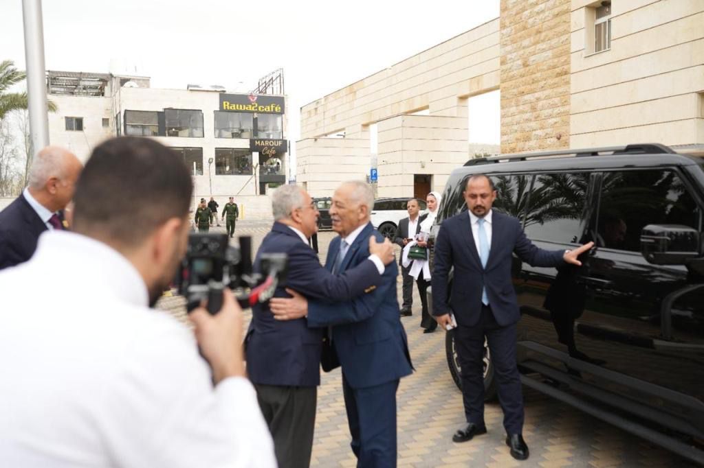 بحضور رئيس الديوان الملكي وبرعاية رئيس الجامعة: طلبة طب الأسنان في عمّان الأهلية يؤدّون قسم المهنة لبدء التدريب السريري