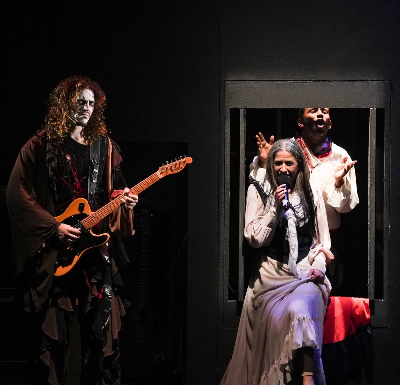 قراءة الدكتور سامي الجمعان النقدية لمسرحية (نصف ليلى) ضمن عروض أيام الشارقة المسرحية 35